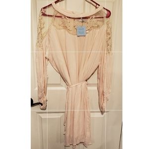 Vici Pale pink lace detailed dress